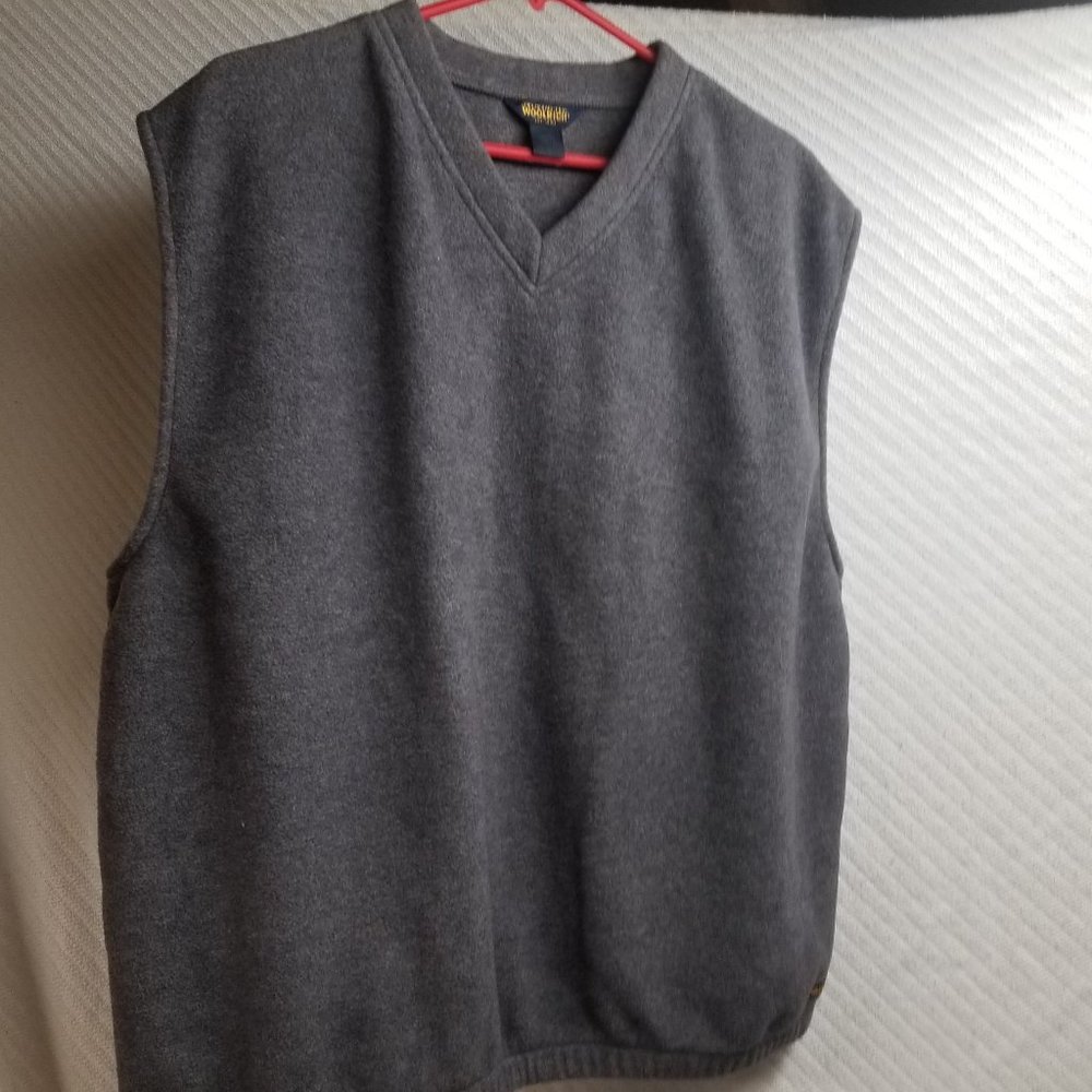 750 - Woolrich L V-Neck Sweater Vest